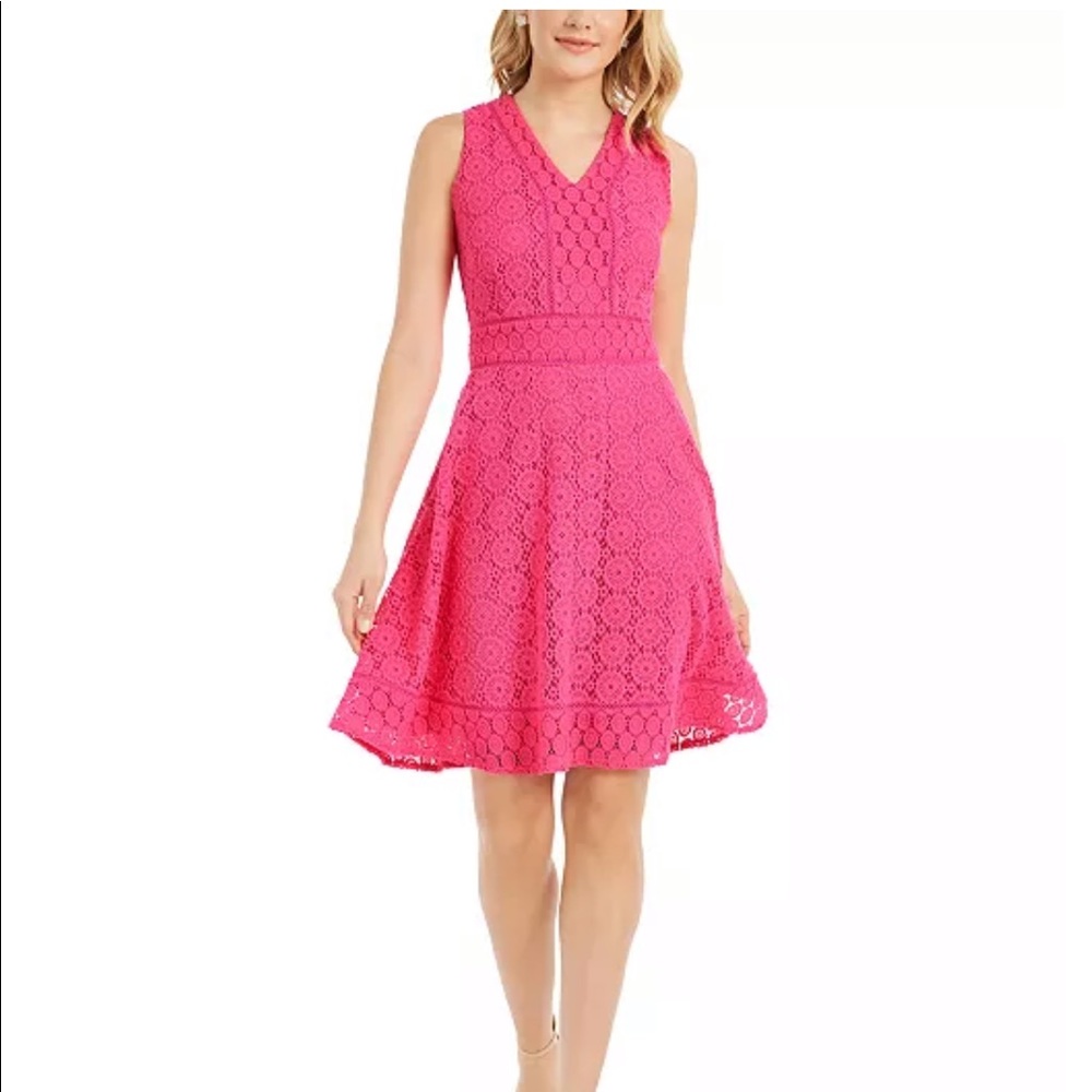 Women’s sleeveless lace dress